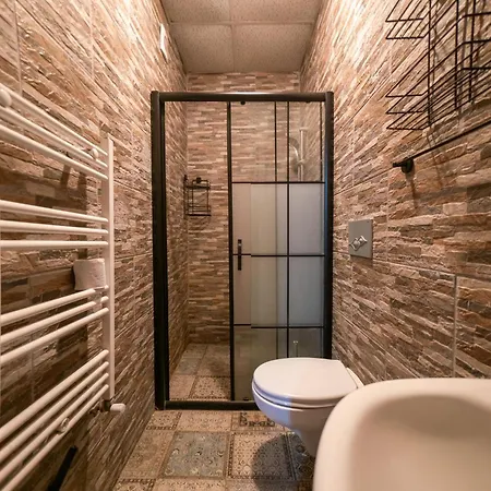 Azalea Terrace Cave Otel *