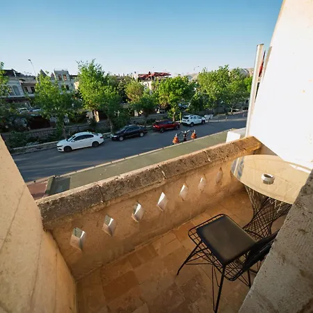 Azalea Terrace Cave Otel *