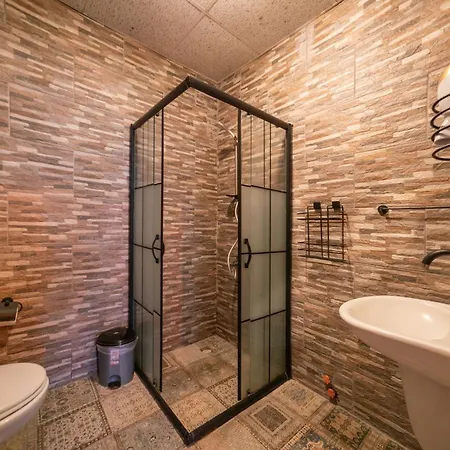 Azalea Terrace Cave Otel