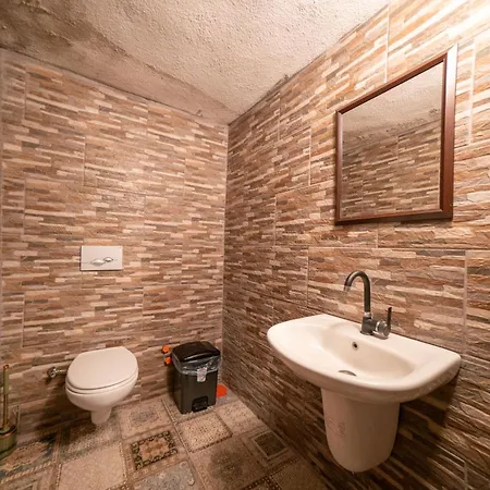 Azalea Terrace Cave Otel *