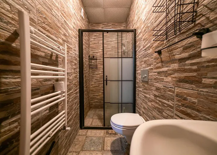 Azalea Terrace Cave 酒店 *